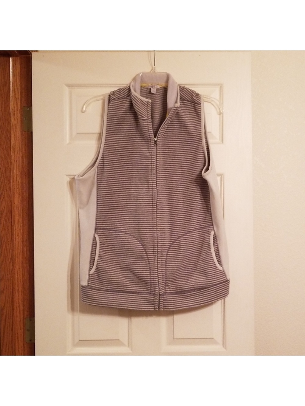 Old Navy Women's Gray Striped Fleece Vest with Front Pockets XXL